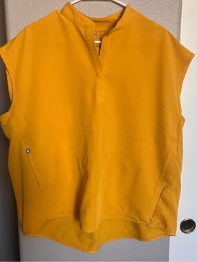 Figs Oversized Scrub Top in Yellow